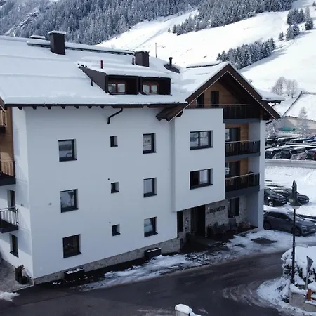 Otel Garni Helvetia 3*