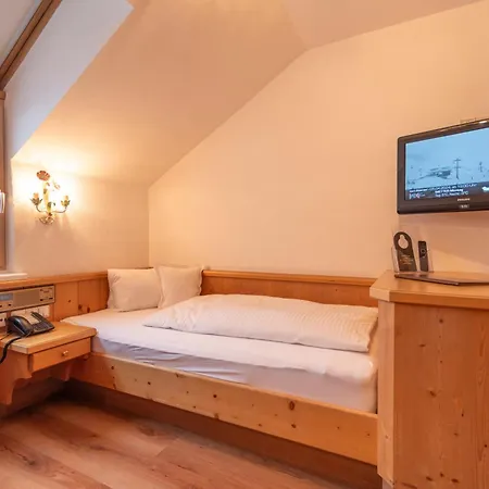Otel Garni Helvetia 3*
