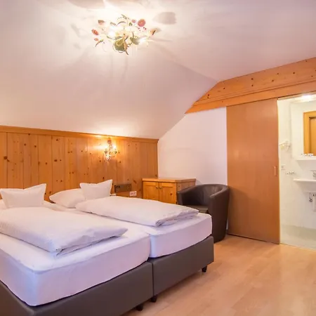Otel Garni Helvetia 3*